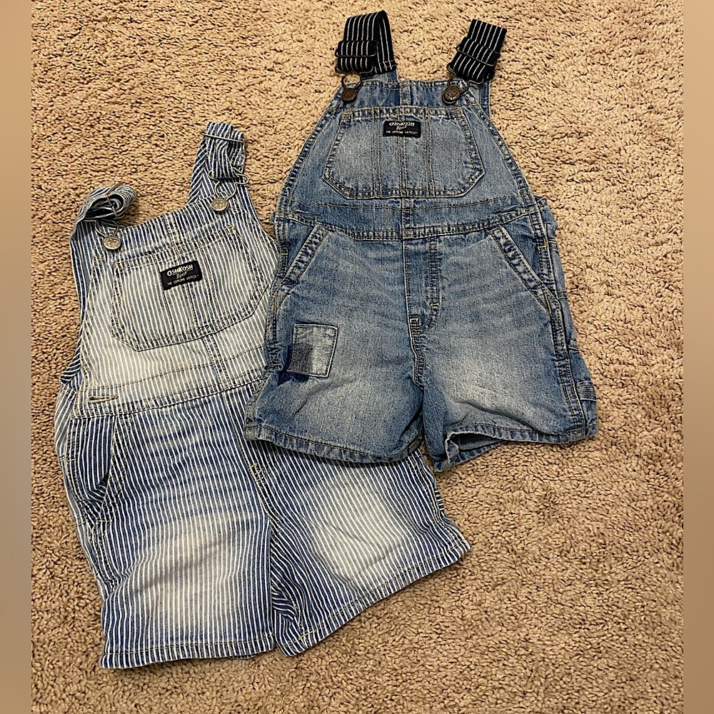 Bundle of 2 OskKosh shorts overalls, size 12 month